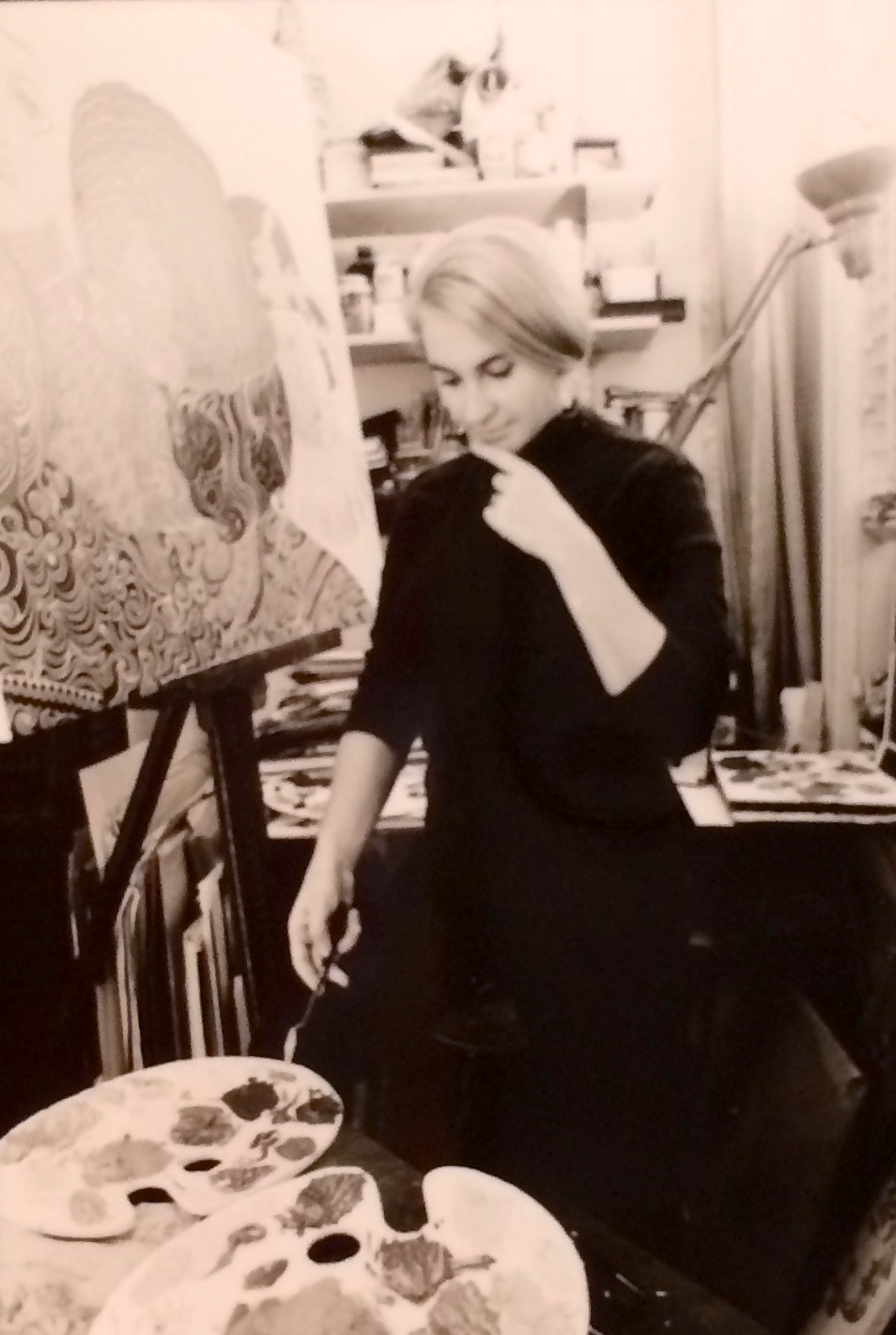 Blossom Verlinsky choosing colors, painting Women as Warriors